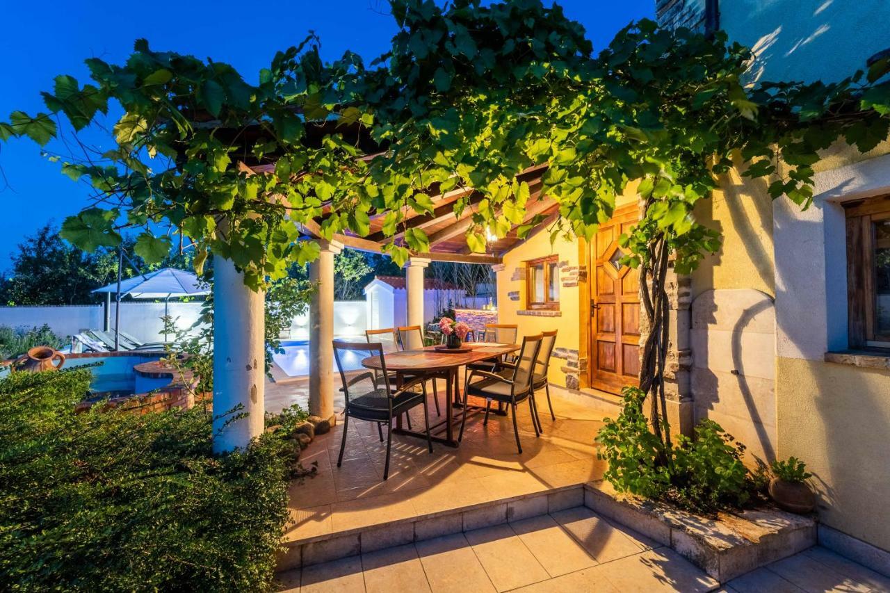 Holiday Home Carla And Dajana Veliki Vareški Exteriér fotografie